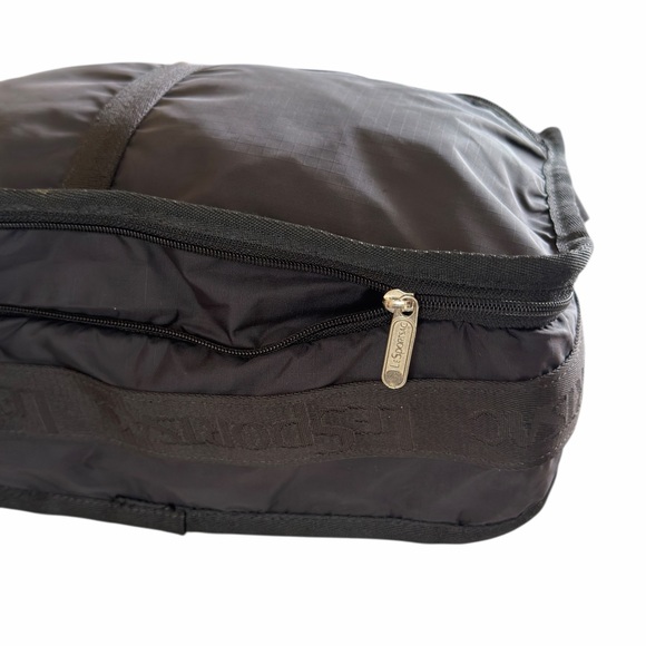 LeSportSac Black Deluxe Everyday Expandable Crossbody Shoulder Bag Unisex - Picture 4 of 16